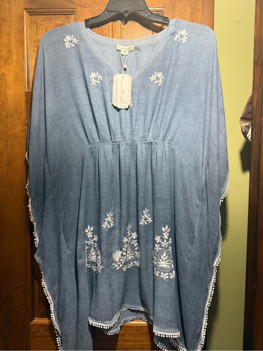 Simply Noel Blue Embroidered Women’s Tunic Top L